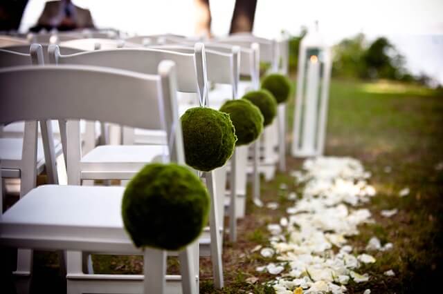 5 Ways to Keep Your Guests Cool at an Outdoor Ceremony