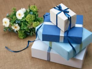How to Personalize Wedding Party Gifts