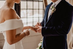 Should You Have An Unplugged Wedding?