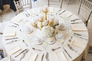 Stunning Table Arrangements Using Floral Decor Stunning Table Arrangements Using Floral Decor