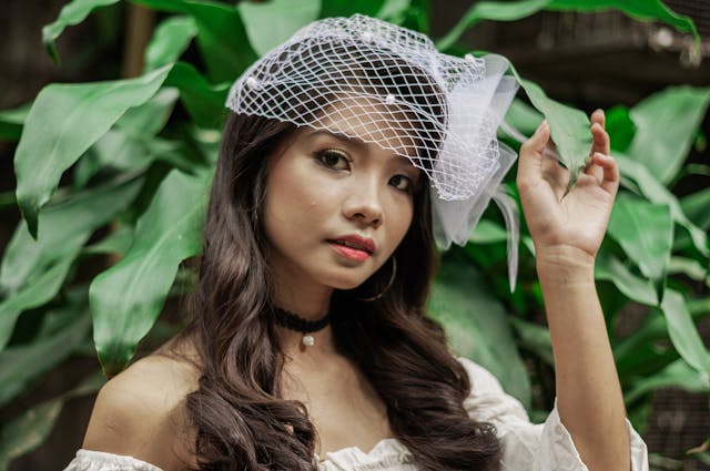 Why Mini Veils Are Trending