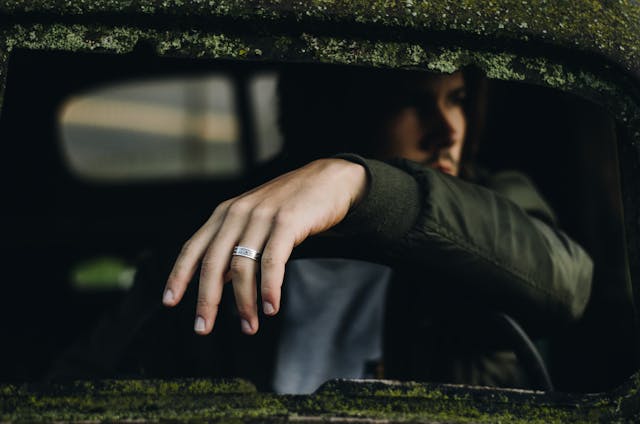 Engagement Rings For Him – A Guide For Modern Couples